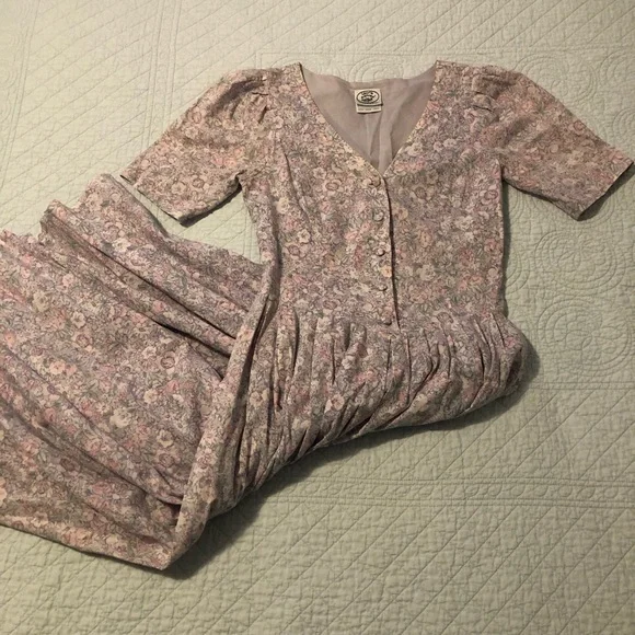 Vintage Laura Ashley lilac floral print prairie cottage dress. Size 8. - Picture 1 of 14